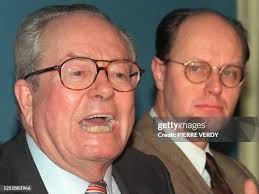 649 Bureau Maire Photos & High Res Pictures