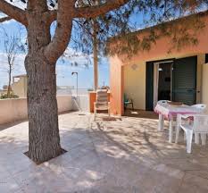 Prendere in affitto una casa per vacanze a marina di torre vado renderà le ferie indimenticabili.marina di torre vado vanta uno scenario davvero unico nel suo genere.la costa si caratterizza per la presenza di scogliere relativamente basse ed uno splendido litorale ionico salentino che attira ogni giorno un numero sempre più massiccio di turisti provenienti da comuni. Albertoaffittitorrevado It Case Vacanza A Torre Vado