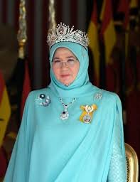 0 ratings0% found this document useful (0 votes). Senarai Susunan Kekananan Sultanah Raja Perempuan Raja Permaisuri Dan Tengku Ampuan Serta Isteri Tyt Bermula 31 Januari 2019