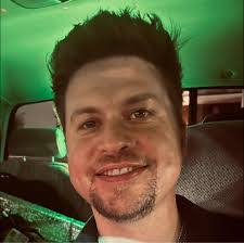 Derrick Gleason's Instagram, Twitter & Facebook