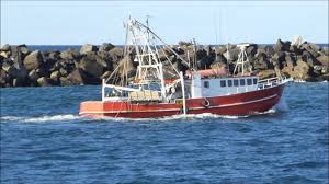 Bar — yamba, new south wales, australia, funnet 5 selskaper. Yamba A Prawn Trawler Off To Work Youtube