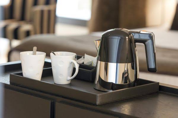 Plateaux d'accueil hôtel pro : cuir, bois, mélaminé | JVD