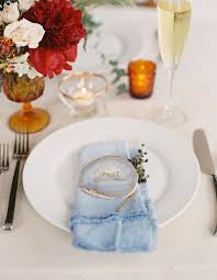 Table De Mariage 35 Idees Deco Dignes De Ce Grand Jour Elle Decoration Table Mariage Mariage En Bleu Decoration Table Mariage Pas Cher