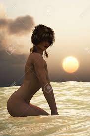 Mujer Desnuda Con Cuidado Bajando A Sí Misma En El Mar Como El Sol Se Pone  Fotos, retratos, imágenes y fotografía de archivo libres de derecho. Image  24086163