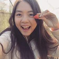 During her growing up years, ms ng was used to people approaching her celebrity mother lin meijiao for photographs or autographs. Chantalle Ng Chantalleng Twitter
