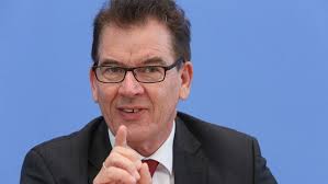 Brussels — outgoing german development minister gerd müller fanned the smoldering rivalry. Csu Entwicklungsminister Muller Entschuldigt Sich Fur Rassistische Ausserung Br24 Br De