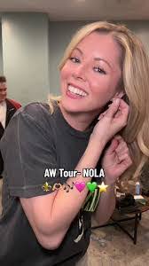 Elisha Henson's Instagram, Twitter & Facebook