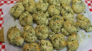 Pizza Dough Garlic Knots Garlic Knots Recipe Pizzeria Style Garlic Knots Noreen S Kitchen Youtube