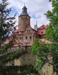 Zamek czocha to jedna z najpiękniejszych warowni na dolnym śląsku. Zamek Czocha Castle Inspirational Pictures House Styles