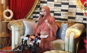 Arif jiwa , azzahra jiwa dan keluarga beraya di rumah mama. 11 Tahun Menanti Siti Nurhaliza Akhirnya Hamil Empat Bulan Berita Selebritis