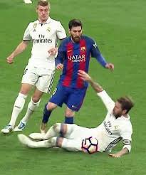 Resultado de imagen de imagenes del clasico 2017 en el bernabeu faltas