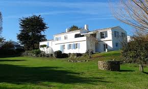 C'est une commune insulaire, constituée de l'île d'yeu, l'une des quinze îles du ponant. The Best Ile D Yeu House Rentals Tripadvisor