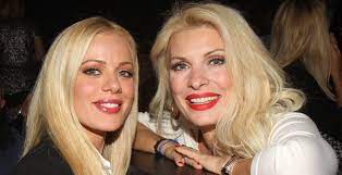 Entdecken sie veröffentlichungen von ζέτα μακρυπούλια auf discogs. Elenh Menegakh H Agnwsth Pare3hghsh Me Th Makrypoylia O Kabgas Me Toys Synergates Kai Oi An8odesmes Sto Kamarini Znews