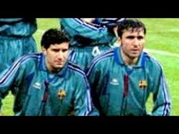 Săcele, 5 febbraio 1965) è un allenatore di calcio, dirigente sportivo ed ex calciatore rumeno, tecnico del farul costanza. Georghe Hagi Luis Figo Barcelona Vs Bayern Munchen 1996 Youtube