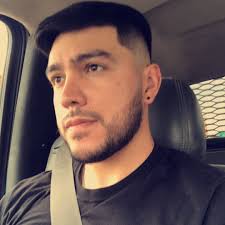 What does everyone due with their duplicate common and uncommon cards?