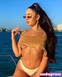 Léa Mary Гола изтичане OnlyFans снимка 9 - Nudogram v2.1