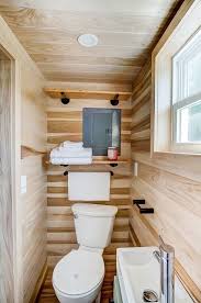 The Clover Tiny House On Wheels By Modern Tiny Living En 2020 Interieurs De Toute Petite Maison Minuscule Maison Moderne Vivre Dans Une Mini Maison