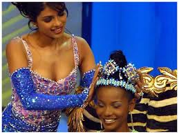 Priyanka chopra, irreconocible de joven cuando ganó miss mundo. Throwback When Miss World 2000 Priyanka Chopra Crowned Her Successor Hindi Movie News Times Of India