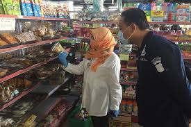 Imbangi gaya hidup sehatmu dengan meminum. Awas Makanan Dan Minuman Tak Layak Konsumsi Masih Beredar Kesehatan