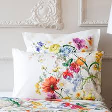 Bettwasche Mit Buntem Blumenprint Bettwasche Schlafen Zara Home Deutschland Dekor Zara Home Bettwasche