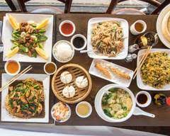 At lee's kitchen we are dedicated to bringing the freshest and best quality chinese cuisine to our local customers and visitors alike. Order Lee Chinese Restaurant Delivery Online New York City Menu Prices Uber Eats