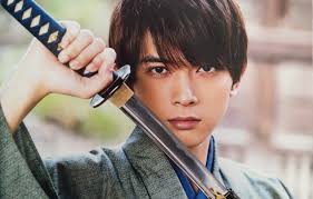 イケメンの登竜門である仮面ライダー役の大抜擢で瞬く間に知名度を上げ 今や若手イケメン俳優の代名詞いや 国宝級 のイケメン俳優として名を連ねている吉沢亮さん そんな吉沢亮さんのご兄弟もやはりイケメンだっ 吉沢亮 沖田 吉沢 亮 彼氏感