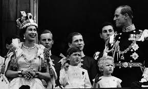 El príncipe felipe se casó en 1947 con la entonces princesa isabel, 5 años antes de que ella se convirtiera en reina, y fue el consorte real con más años de servicio en la historia británica. Antes De The Crown La Triste Infancia Y Juventud Del Principe Felipe De Edimburgo Vix