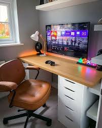 Create A Cool Home Game Room With These 27 Gaming Room Ideas Chronicinthekitchen In 2020 Home Office Setup Bedroom Setup Home Room Design