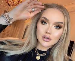 With a towering height of 6 feet 2 inches, nikkie is already taller than average men. Nikkietutorials 19 Facts About Youtuber Nikkie De Jager You Need To Know Popbuzz