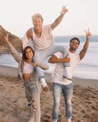 Hype House On Instagram This Trio In 2020 Taylor Holder Friends Photography Squad Pictures
