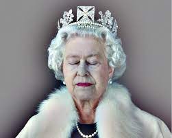 Annie leibovitz's intimate portraits of queen elizabeth ii and the royal family. Portraits Of The Queen Everyone Should See