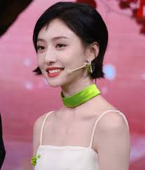 Nữ diễn viên Hồ Liên Hinh xuất hiện giữa bê bối lộ clip 20 phút