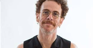 Cantando o amor, Nando Reis encabeça POA Love Festival neste domingo