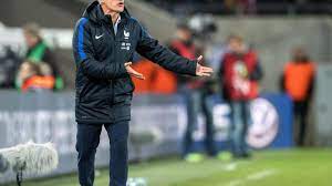 View the player profile of midfielder didier deschamps, including statistics and photos, on the official website of the premier league. Trainer Deschamps Beseelt Frankreich Bestatigt Ruf Als Wm Favorit Augsburger Allgemeine