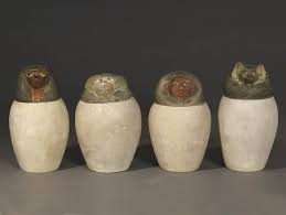Quatre Vases Canopes Pour Conserver Les Visceres Du Mort Pendant La Momification Four Canopic Jars Used To Store The Internal Kunstgeschichte Antike Agypten
