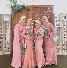Find this pin and more on ｄｒｅｓｓ by ensley dress magazine. Dress Brokat Untuk Orang Gemuk Berkerudung Inspiratif Cek 35 Inspirasi Kebaya Modern Untuk Wanita Berhijab Updated 2021 Bukareview Untuk Melengkapi Penampilan Kebaya Brokat Diberi Aksesoris Bros Pada Bagian Dada Hunahu7gujsosk