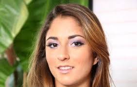 Nicole Grey's Instagram, Twitter & Facebook