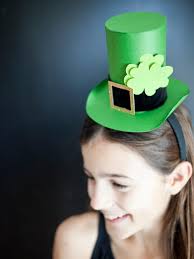 Don't worry about matching the colors; 5 Card Stock Crafts To Make This St Patrick S Day Hgtv