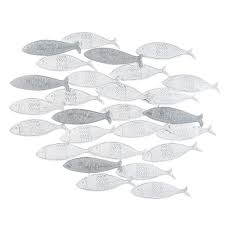 Décoration bord de mer composée de 5 poissons de style rustique et suspendus d'une corde en chanvre. Deco Murale Banc De Poissons En Metal 70x56 Maisons Du Monde