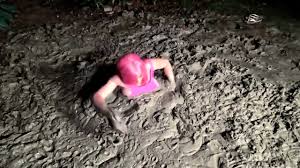 Mud Pit Girl - EPORNER