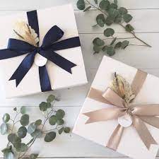 Custom Gift Design Gift Wrapping By Memento Muse Creative Gift Wrapping Gift Box Design Christmas Gift Wrapping