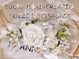Puoi trascinare un'immagine dal tuo desktop e migliorarla con vari effetti e filtri. Buon Anniversario Picmix