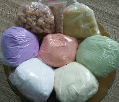 Những chiếc bánh trôi nhỏ xinh, tròn trịa, trắng ngần cùng bánh chay thơm mát đều không thể thiếu mỗi khi tết hàn thực về. Ba Máº¹ Lam Banh Troi Banh Chay NgÅ© Sáº¯c Khiáº¿n Cac Con Thich Thu