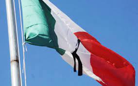 In questa data, il parlamento della repubblica cispadana propose che la bandiera cispadana con i suoi tre colori, il verde, il bianco e il rosso, diventasse universale e portata da tutti. Anci Martedi Bandiere A Mezz Asta E Un Minuto Di Silenzio In Tutti I Comuni