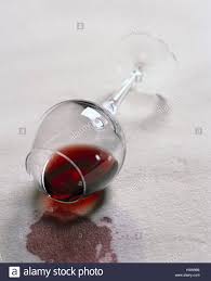 Mit diesen tipps sollen sich rotweinflecken aber leicht entfernen lassen. Teppich Glas Wein Fleck Stillleben Material Aufnehmen Teppichboden Boden Boden Boden Velours Samt Teppich Weiss Wein Rotwein Rotweinglas Niedergeschlagen Gefallen Vergrabt Pech Argerlich Fleck Stockfotografie Alamy