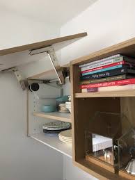 Zo is er een smalle sofa gecreëerd in de niche. Ws Interieurs On Twitter Ook In Kleine Ruimtes Kan Je Een Volwaardige Keuken Plaatsen Interieur Ontwerp Design