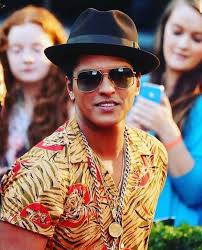 Bruno Mars And David Guetta Versace On The Floor Bmars Bruno Mars Mother Bruno Mars Bruno Mars Mom
