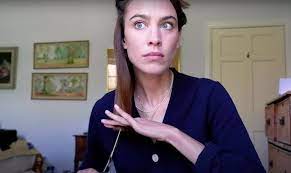 Watch Alexa Chung Get A Virtual Haircut Alexa Chung Hair Alexa Chung Haircut Virtual Haircut