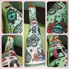 18 People Who Turned Their Casts Into Art Cast Decoration Leg Cast Henna Designs Hand