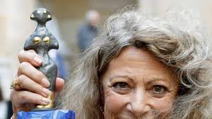 Neuvième femme à entrer à l'Académie française, Barbara Cassin est devenue  immortelle